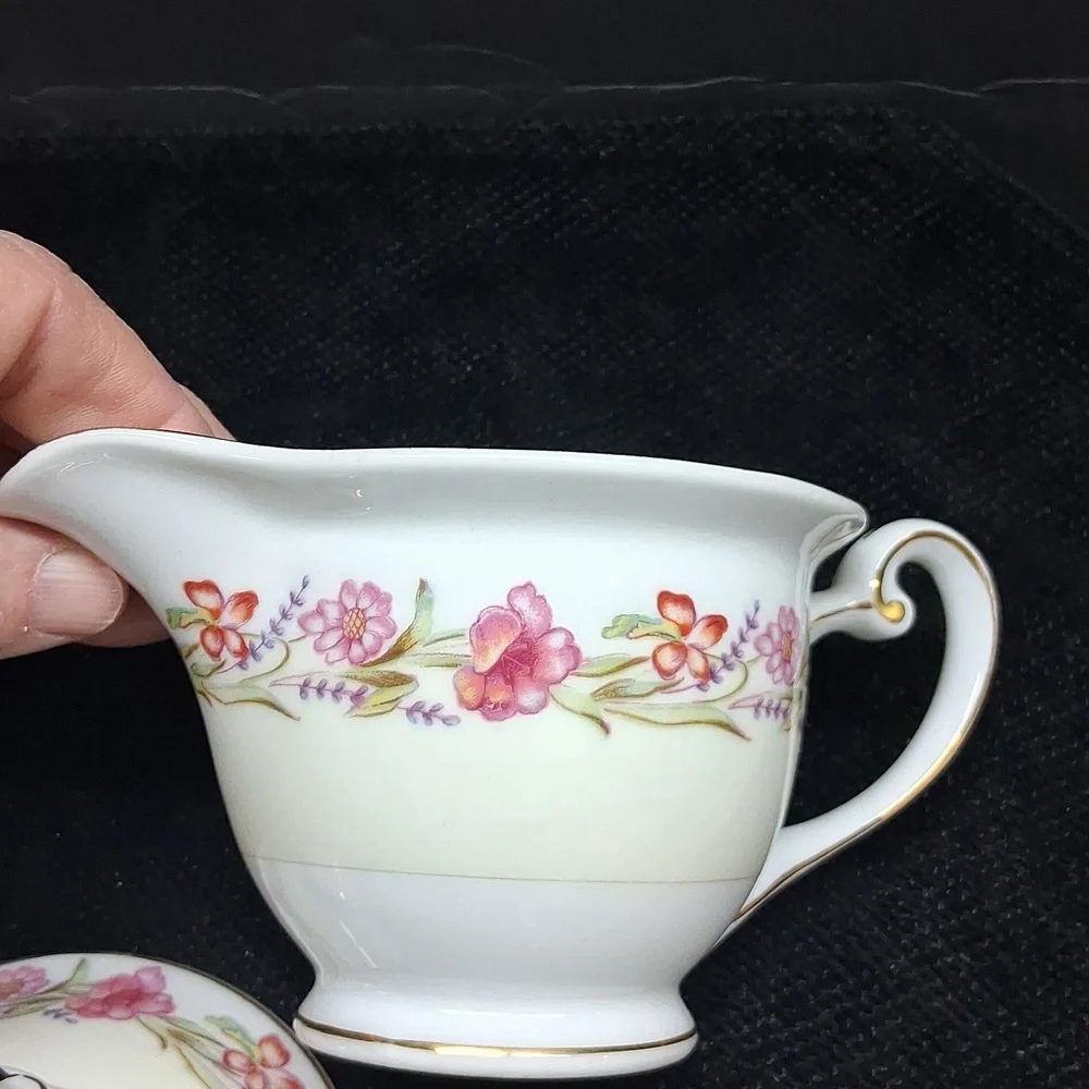 Vintage Creamer & Covered‎ Sugar Set By Aladdin China, 